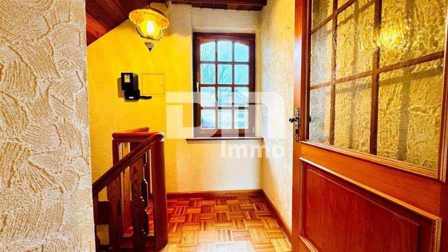 (R)eserviert!!!Hochwertiges 1-2 Familienhaus mit großem Garten in erhobener Ortsrandlage - DG Treppenaufgang